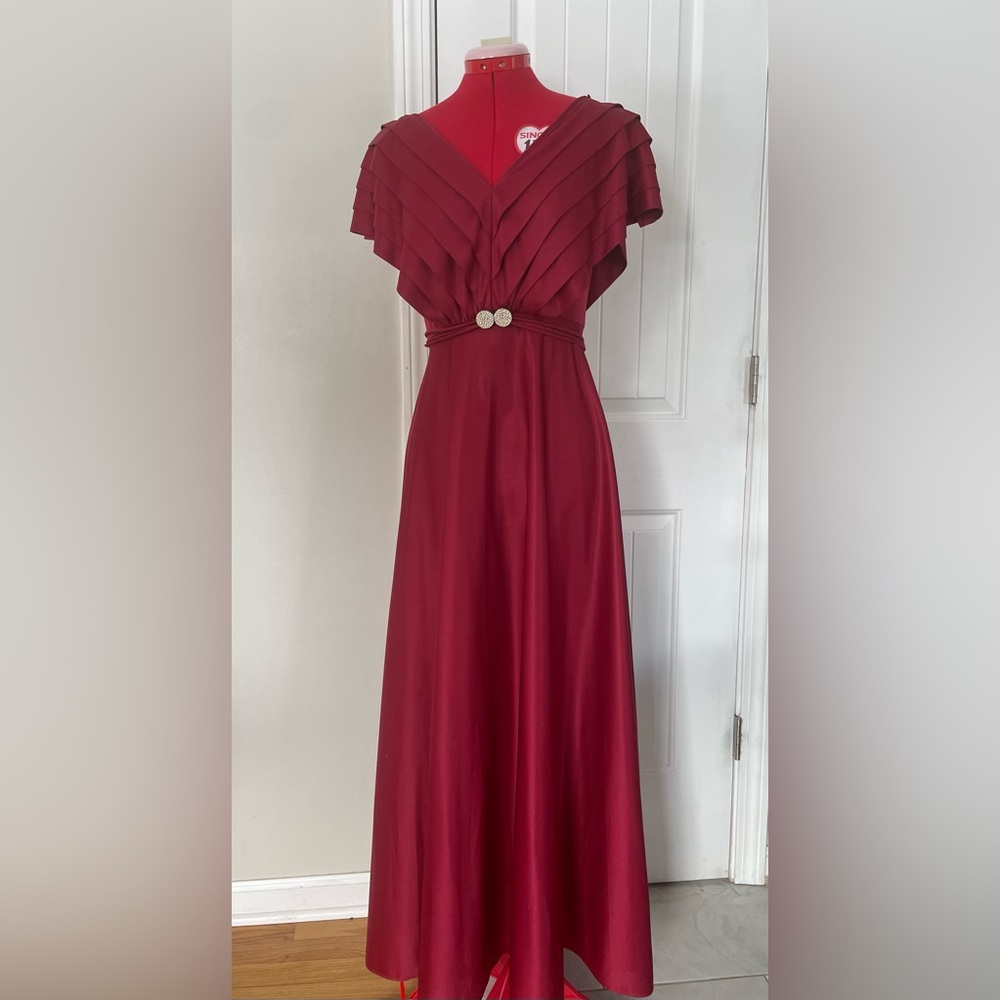 1970s Burgundy VTG Pleated Maxi Dress / Semi Formal Gown W Rhinestone Belt